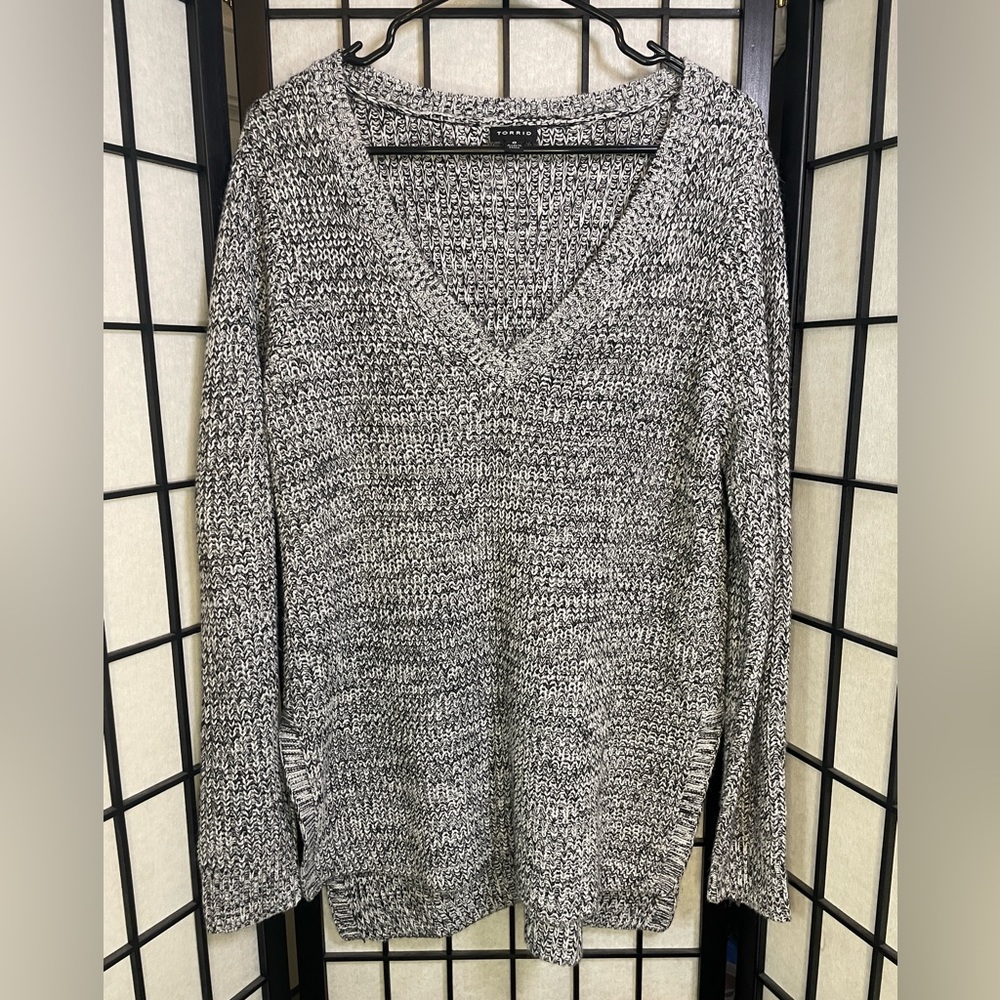 Torrid V Neck Black Grey Long Sleeve Knit Lightweight Sweater Top Plus Size 0